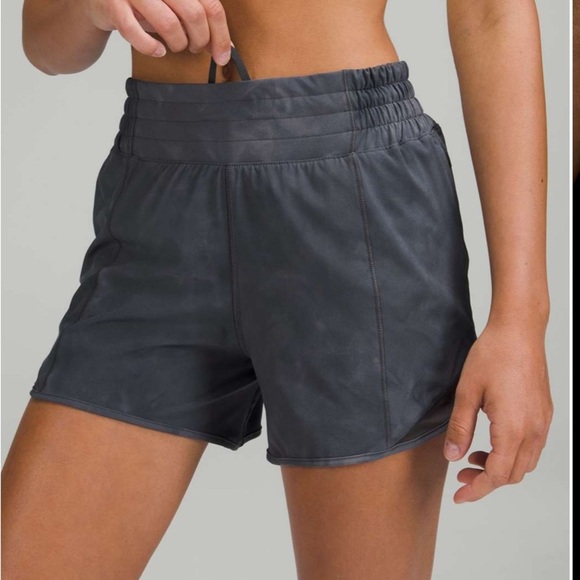 Lululemon hotty hot High Rise Shorts 4” Diamond Dye pitch grey Sz 6